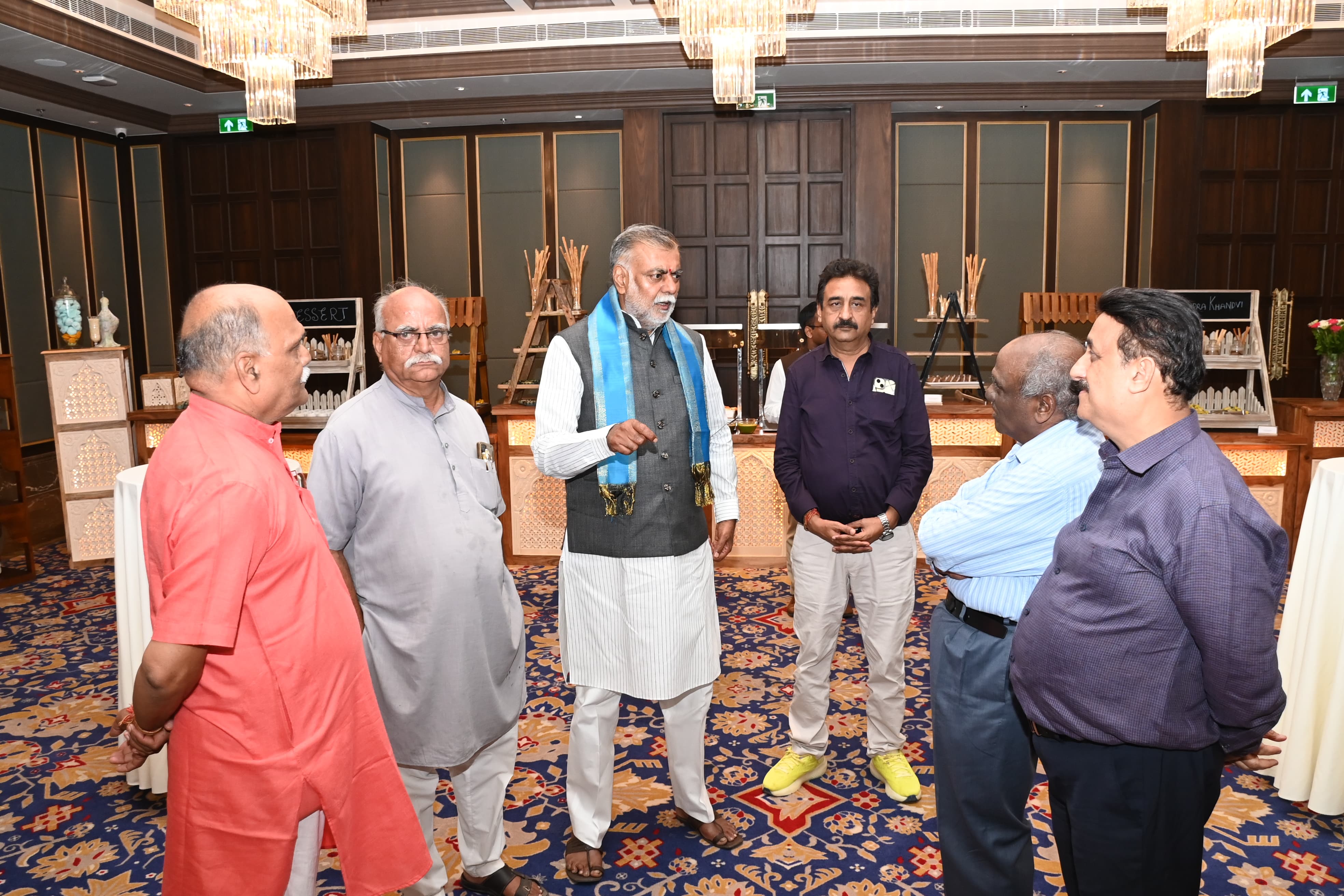 चित्रकार प्रतिज्ञा पटेल की कलाकृतियों की प्रदर्शनी जबलपुर के वेलकम होटल में 2 1751033164 WhatsApp Image 2025 06 27 at 9.35.08 AM